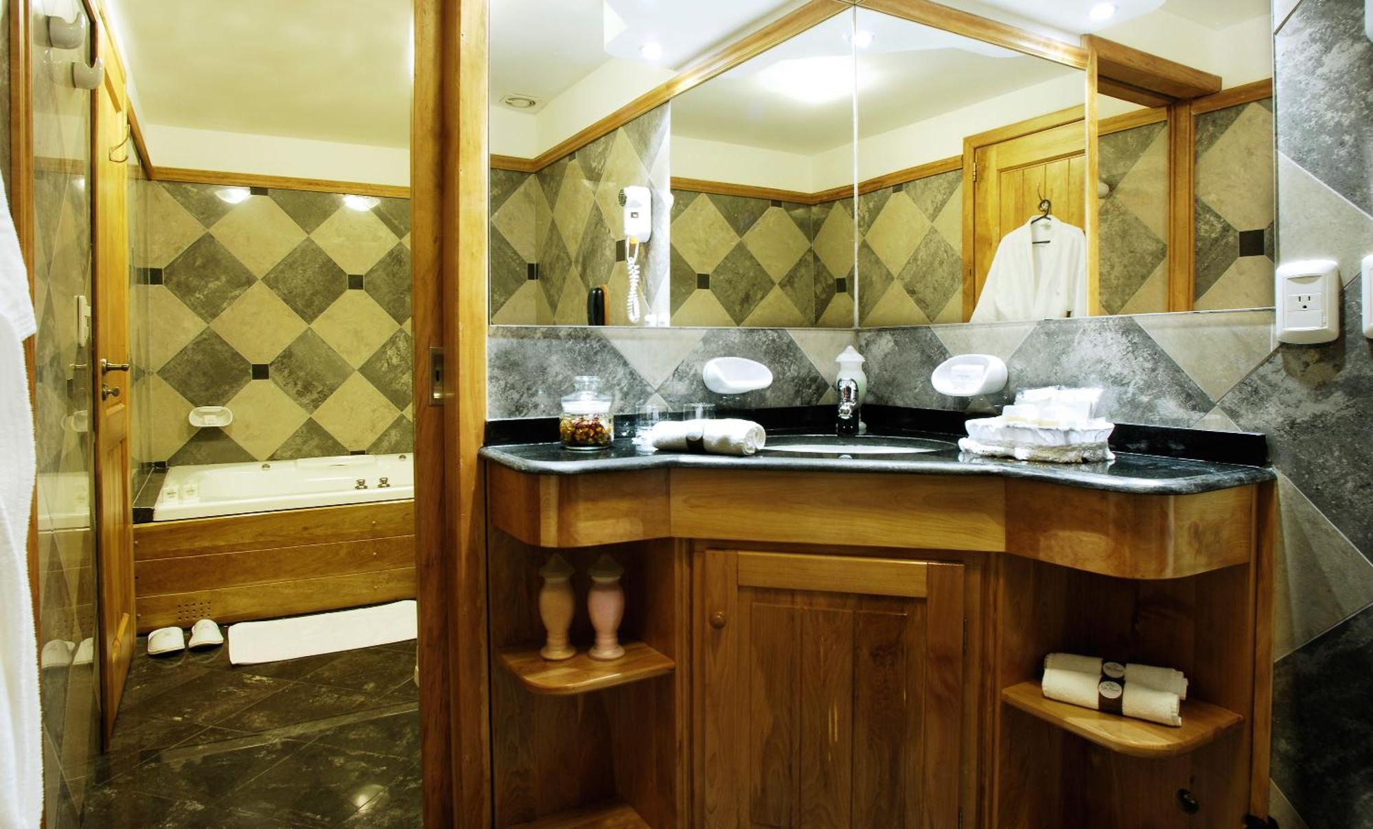 Huinid Bustillo Hotel & Spa San Carlos de Bariloche Room photo